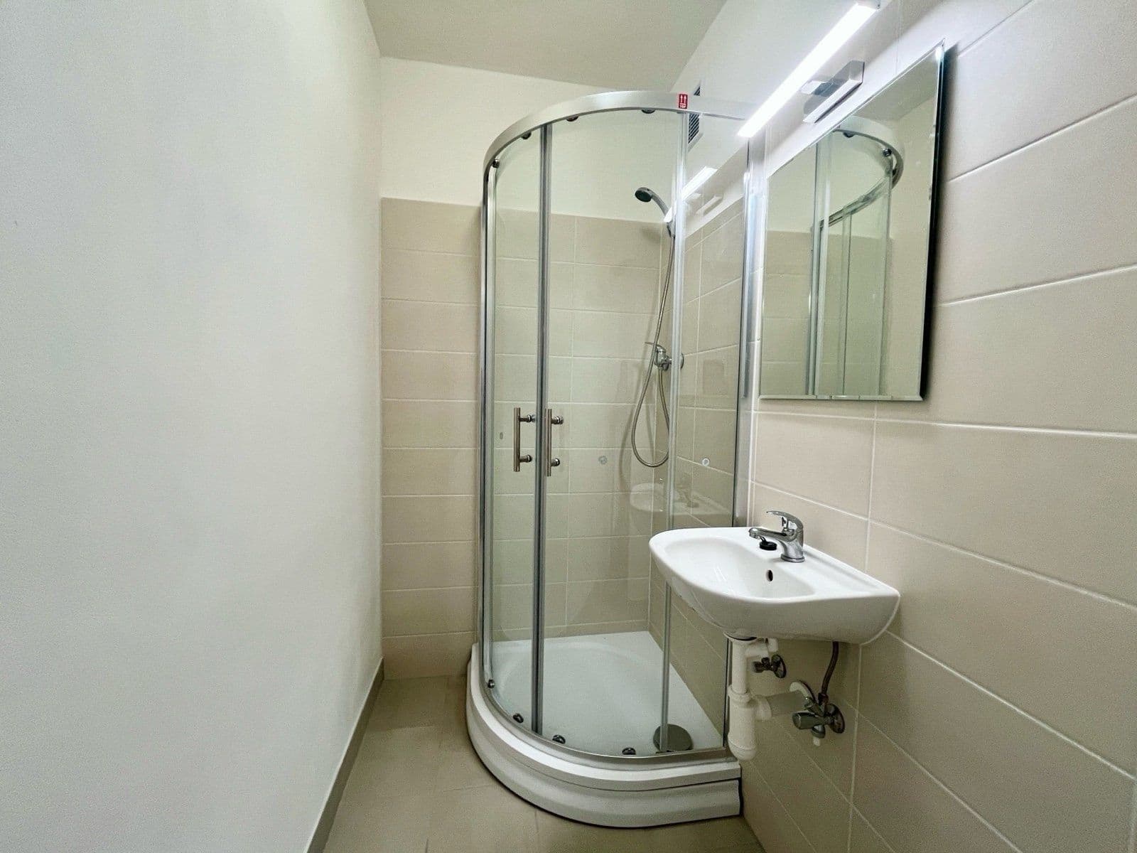 Pronájem bytu 1+kk 27 m², Československé armády, Frýdek-Místek, Moravskoslezský kraj Pronájem bytu 1+kk 27 m², Československé armády, Frýdek-Místek, Moravskoslezský kraj