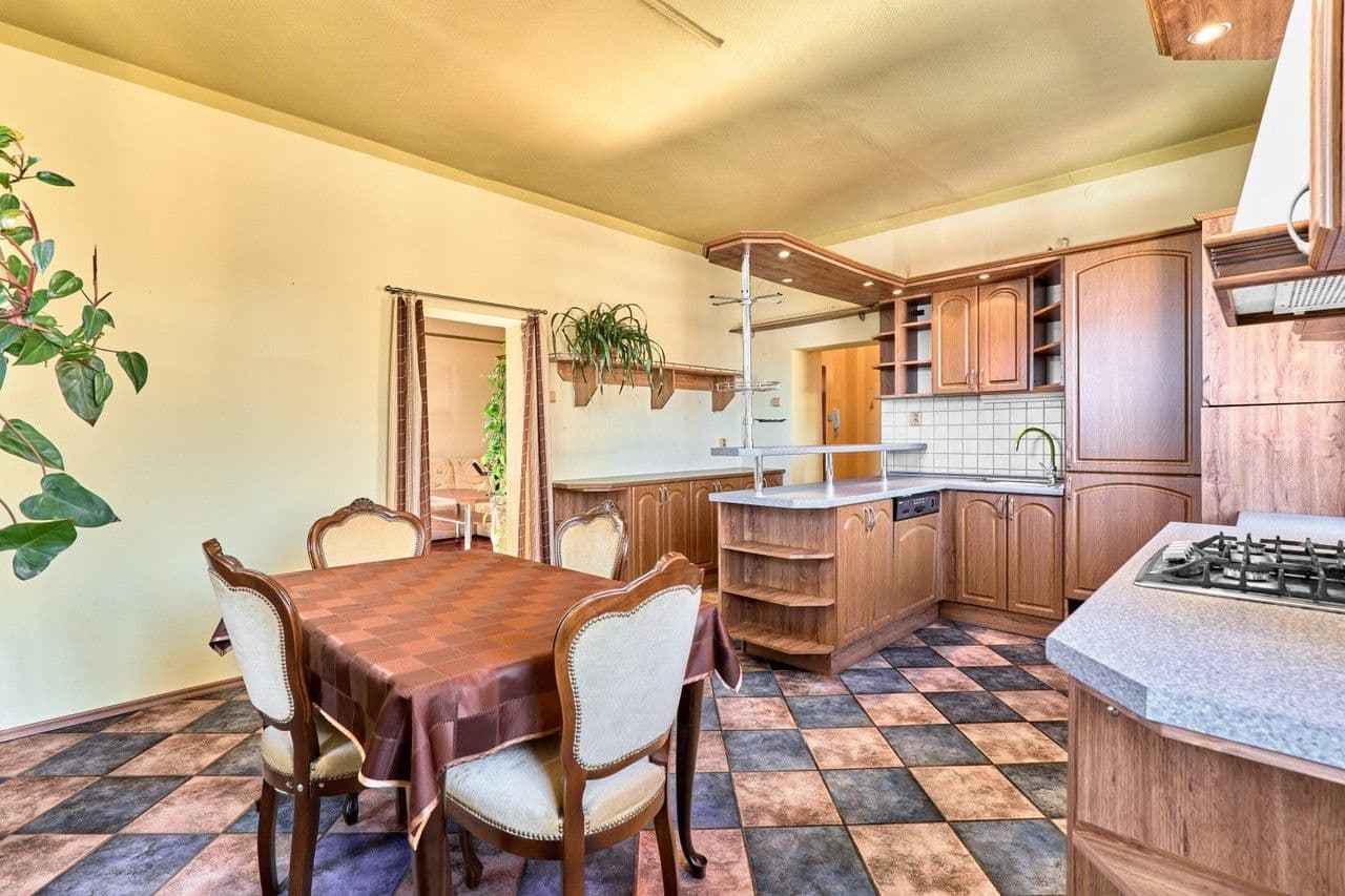 Pronájem bytu 3+1 89 m², Nerudova, Karlovy Vary, Karlovarský kraj Pronájem bytu 3+1 89 m², Nerudova, Karlovy Vary, Karlovarský kraj