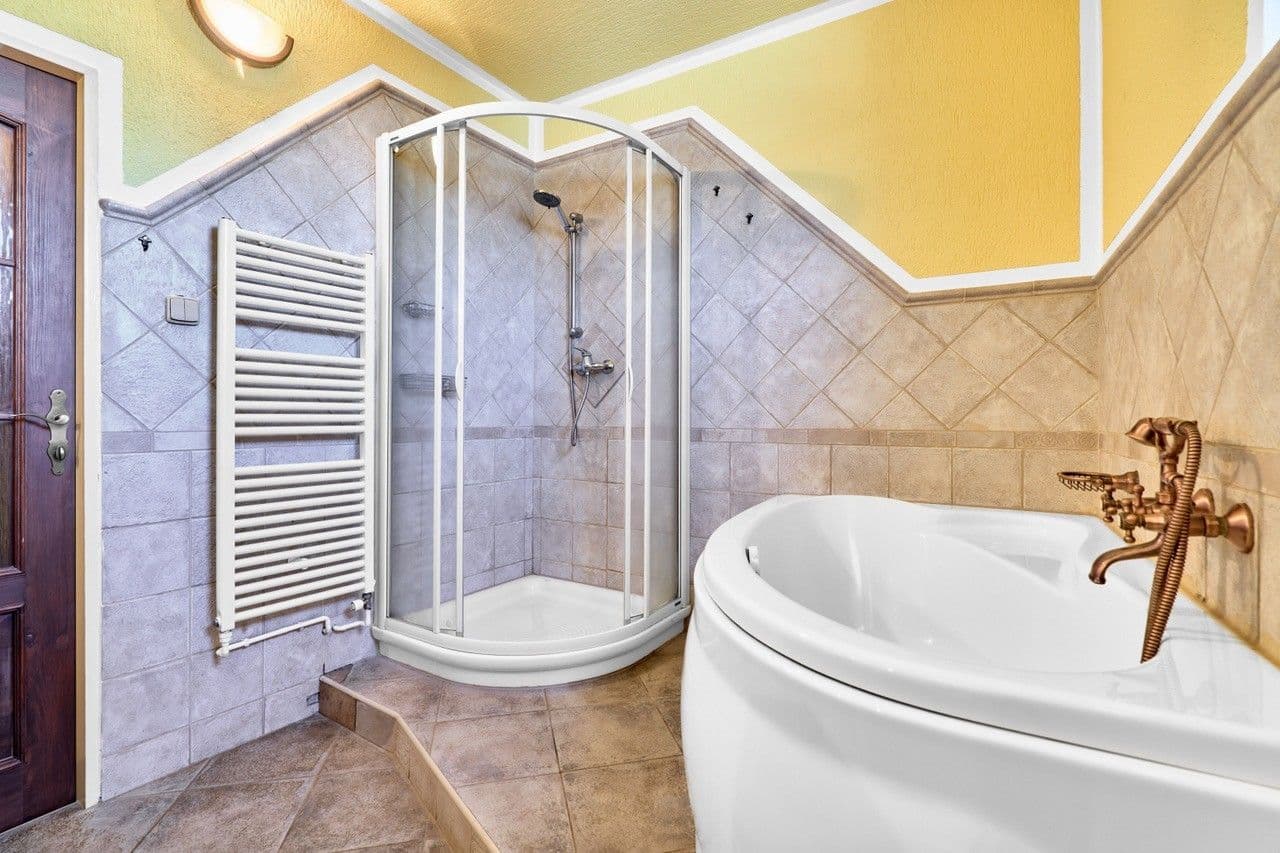 Pronájem bytu 3+1 89 m², Nerudova, Karlovy Vary, Karlovarský kraj Pronájem bytu 3+1 89 m², Nerudova, Karlovy Vary, Karlovarský kraj