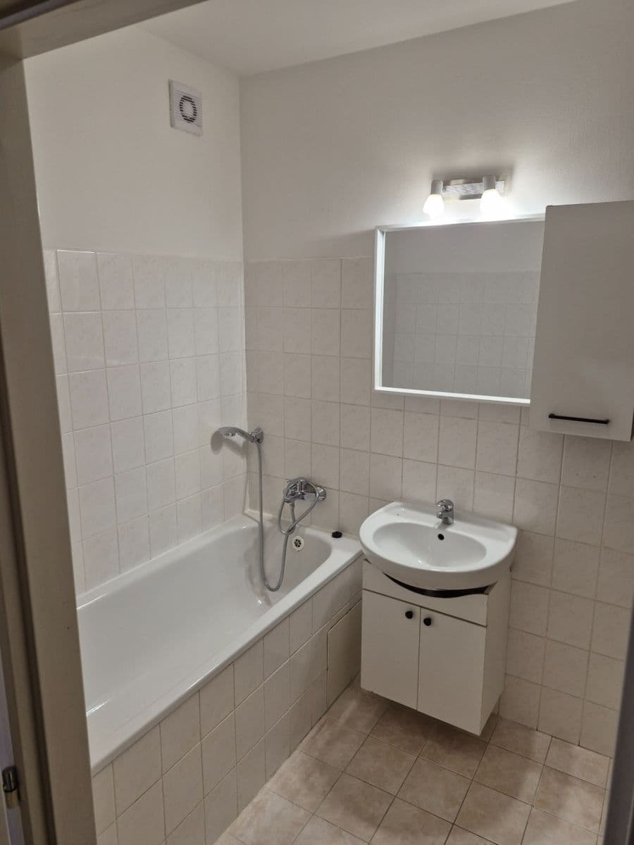 Pronájem bytu 2+kk 92 m², Semilská, Praha, Praha Pronájem bytu 2+kk 92 m², Semilská, Praha, Praha