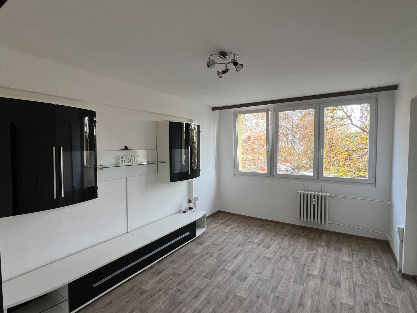 Pronájem bytu 2+1 64 m², Čechovy sady, Kolín, Středočeský kraj Pronájem bytu 2+1 64 m², Čechovy sady, Kolín, Středočeský kraj
