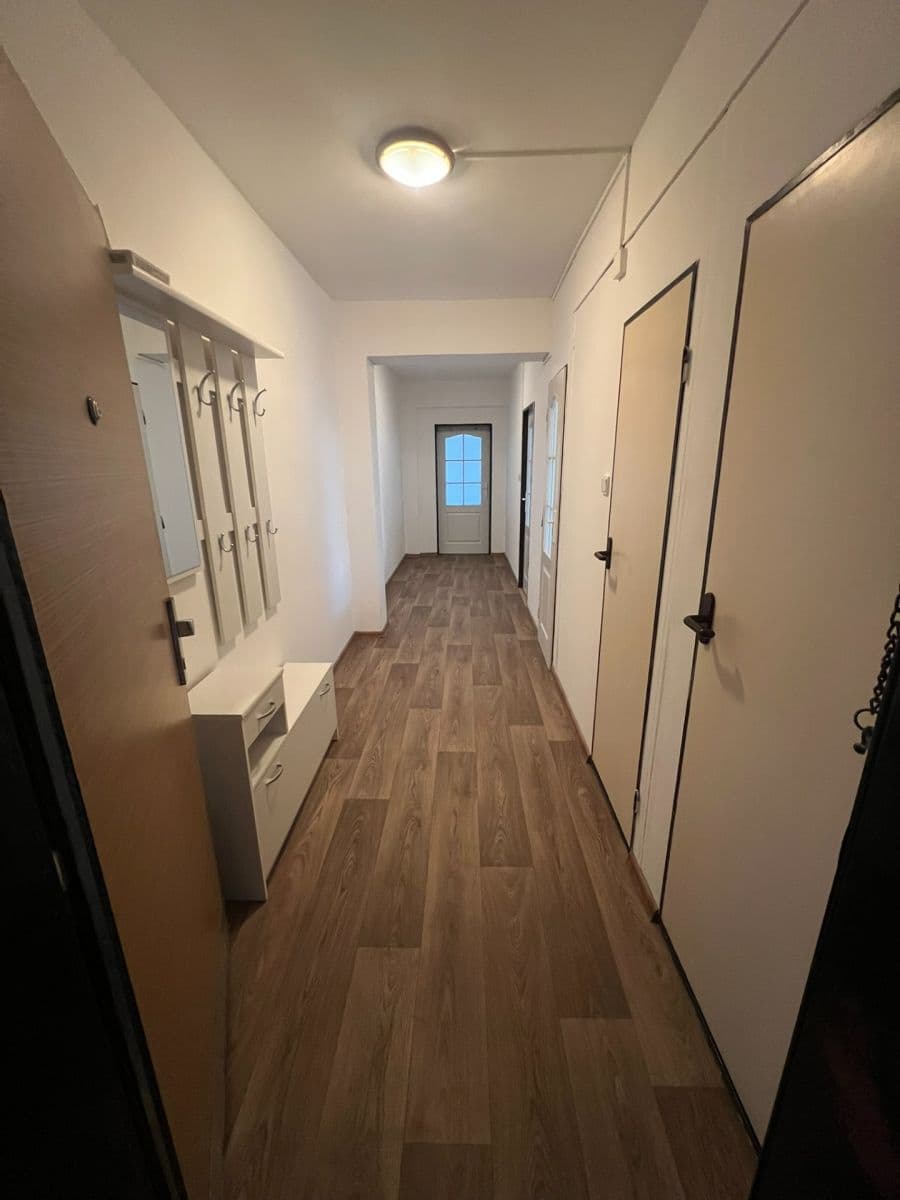 Pronájem bytu 2+1 64 m², Čechovy sady, Kolín, Středočeský kraj Pronájem bytu 2+1 64 m², Čechovy sady, Kolín, Středočeský kraj