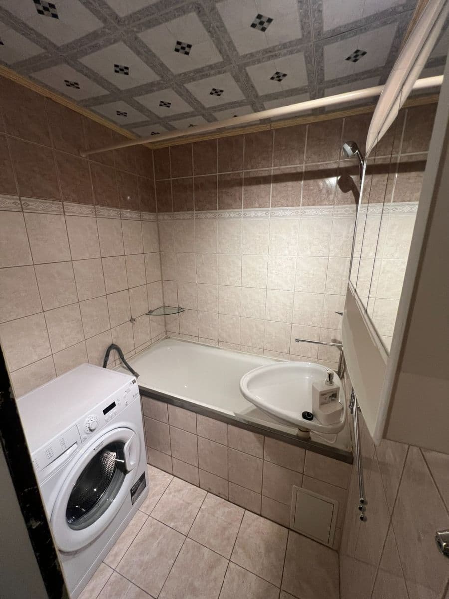 Pronájem bytu 2+1 64 m², Čechovy sady, Kolín, Středočeský kraj Pronájem bytu 2+1 64 m², Čechovy sady, Kolín, Středočeský kraj