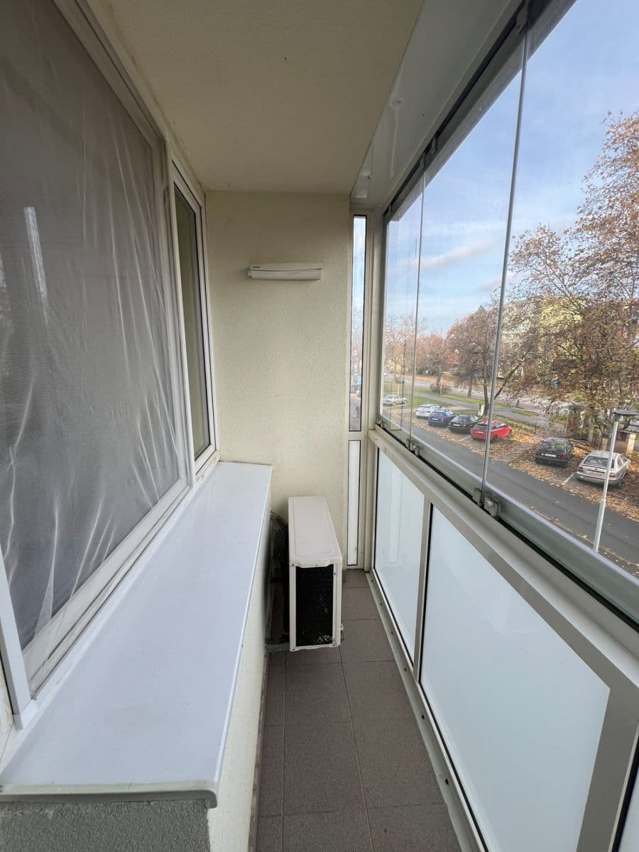 Pronájem bytu 2+1 64 m², Čechovy sady, Kolín, Středočeský kraj Pronájem bytu 2+1 64 m², Čechovy sady, Kolín, Středočeský kraj