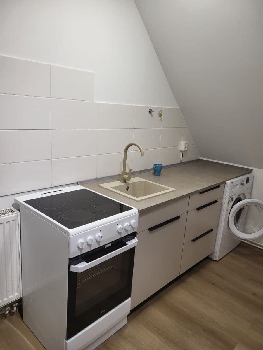 Pronájem bytu 1+1 36 m², Halenkovská, Praha, Praha Pronájem bytu 1+1 36 m², Halenkovská, Praha, Praha