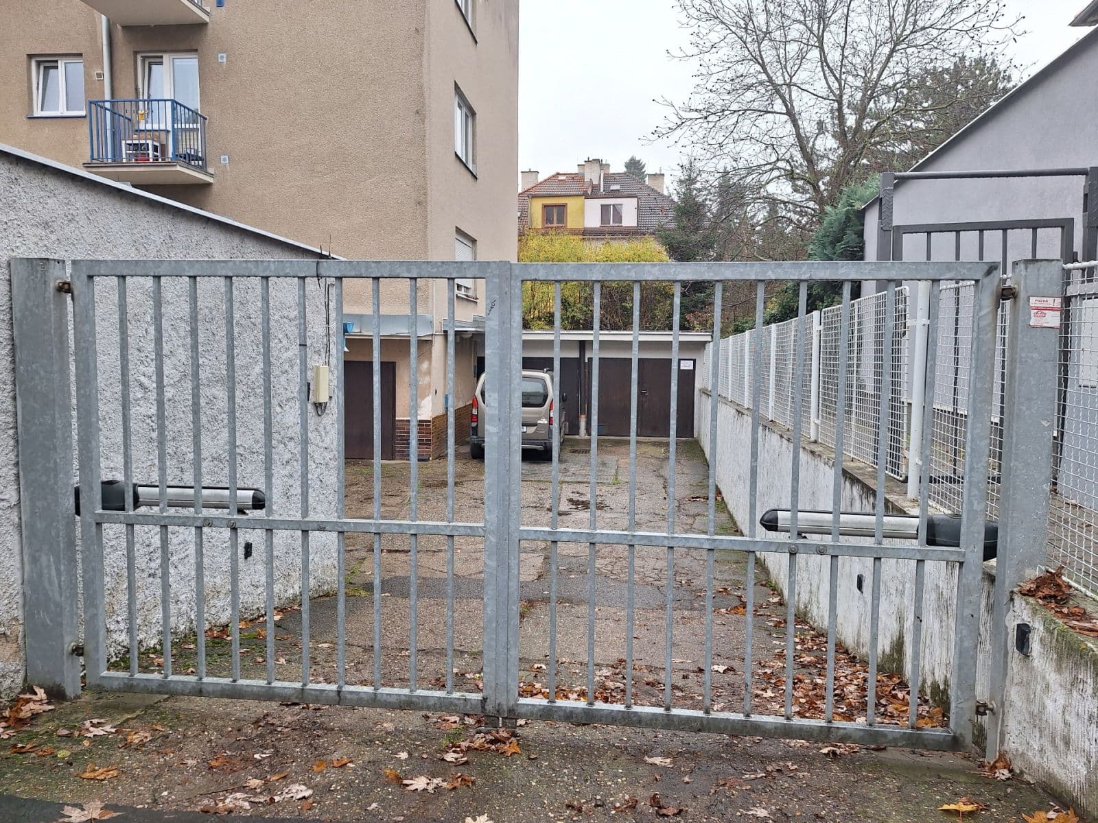 Pronájem garáže 11 m², Nad Buďánkami Ⅱ, Praha, Praha Pronájem garáže 11 m², Nad Buďánkami Ⅱ, Praha, Praha