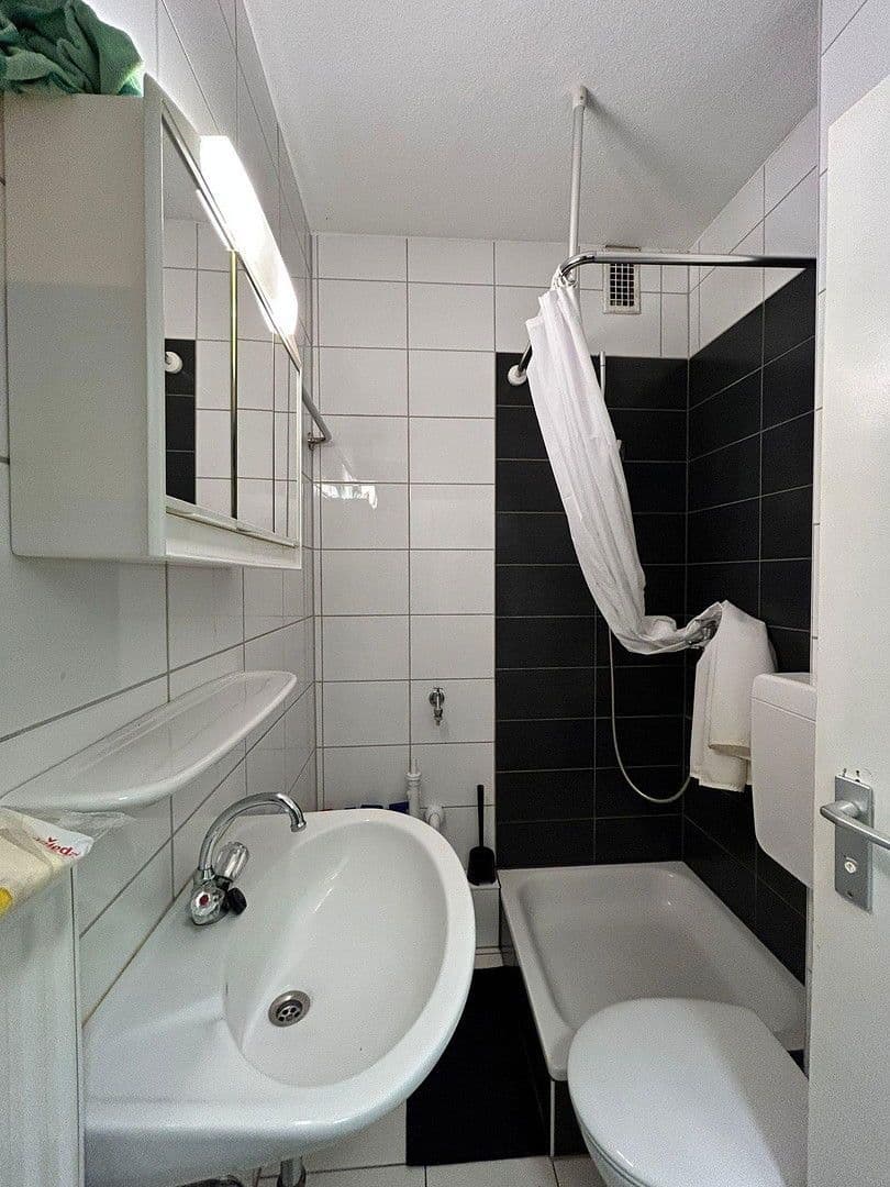 Pronájem bytu 1+1 30 m², Kronberger Straße 7, Frankfurt am Main, Hessen Pronájem bytu 1+1 30 m², Kronberger Straße 7, Frankfurt am Main, Hessen