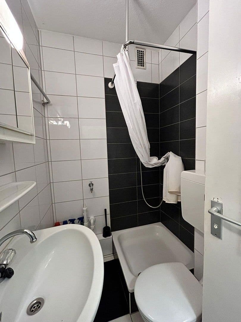 Pronájem bytu 1+1 30 m², Kronberger Straße 7, Frankfurt am Main, Hessen Pronájem bytu 1+1 30 m², Kronberger Straße 7, Frankfurt am Main, Hessen