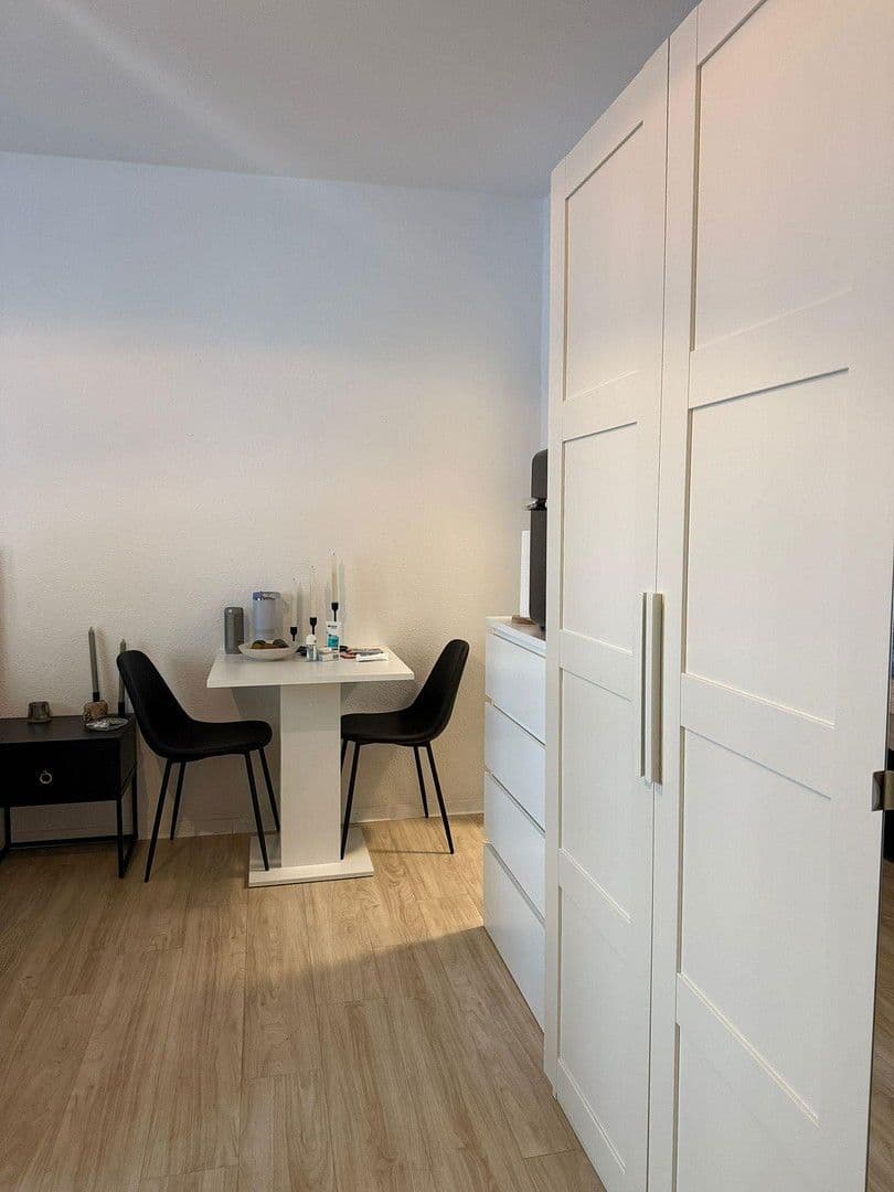 Pronájem bytu 1+1 30 m², Kronberger Straße 7, Frankfurt am Main, Hessen Pronájem bytu 1+1 30 m², Kronberger Straße 7, Frankfurt am Main, Hessen