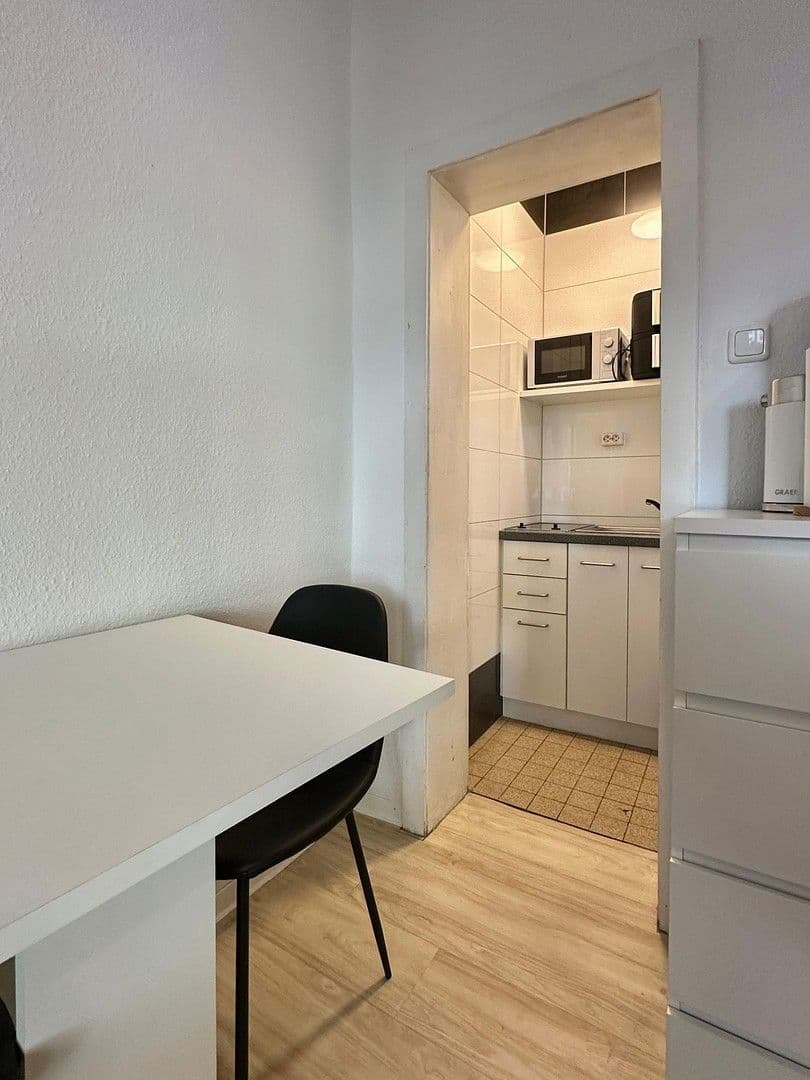 Pronájem bytu 1+1 30 m², Kronberger Straße 7, Frankfurt am Main, Hessen Pronájem bytu 1+1 30 m², Kronberger Straße 7, Frankfurt am Main, Hessen