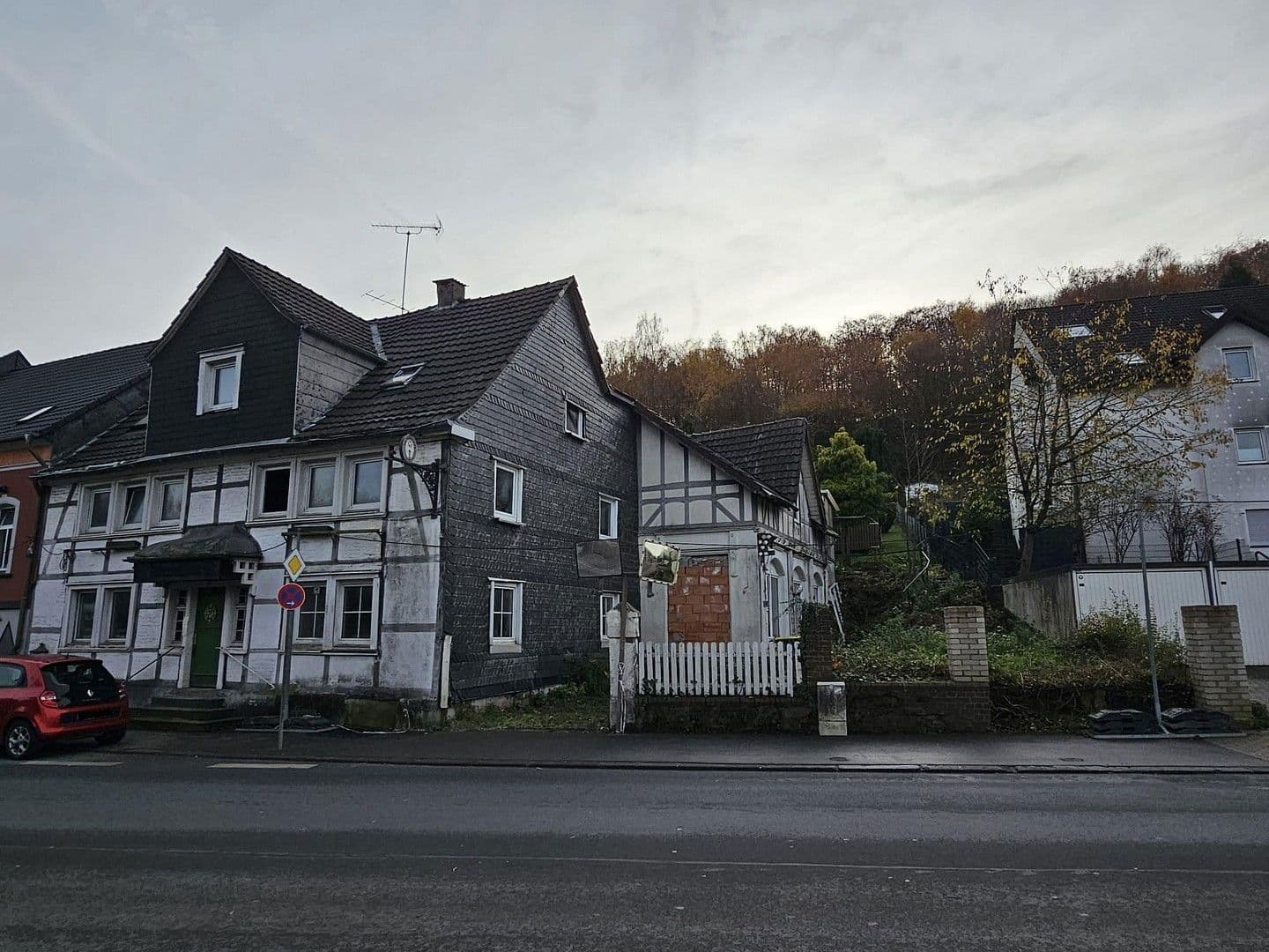 Prodej domu 396 m², pozemek 567 m², Wuppertal, Severní Porýní-Vestfálsko Prodej domu 396 m², pozemek 567 m², Wuppertal, Severní Porýní-Vestfálsko