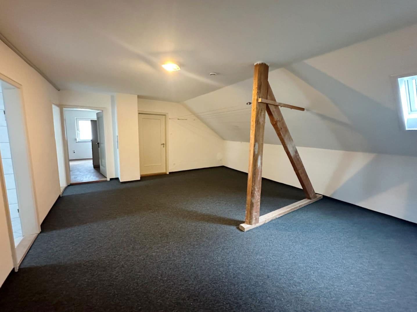 Prodej domu 1.092 m², pozemek 2.337 m², Herzogenaurach, Bavorsko Prodej domu 1.092 m², pozemek 2.337 m², Herzogenaurach, Bavorsko