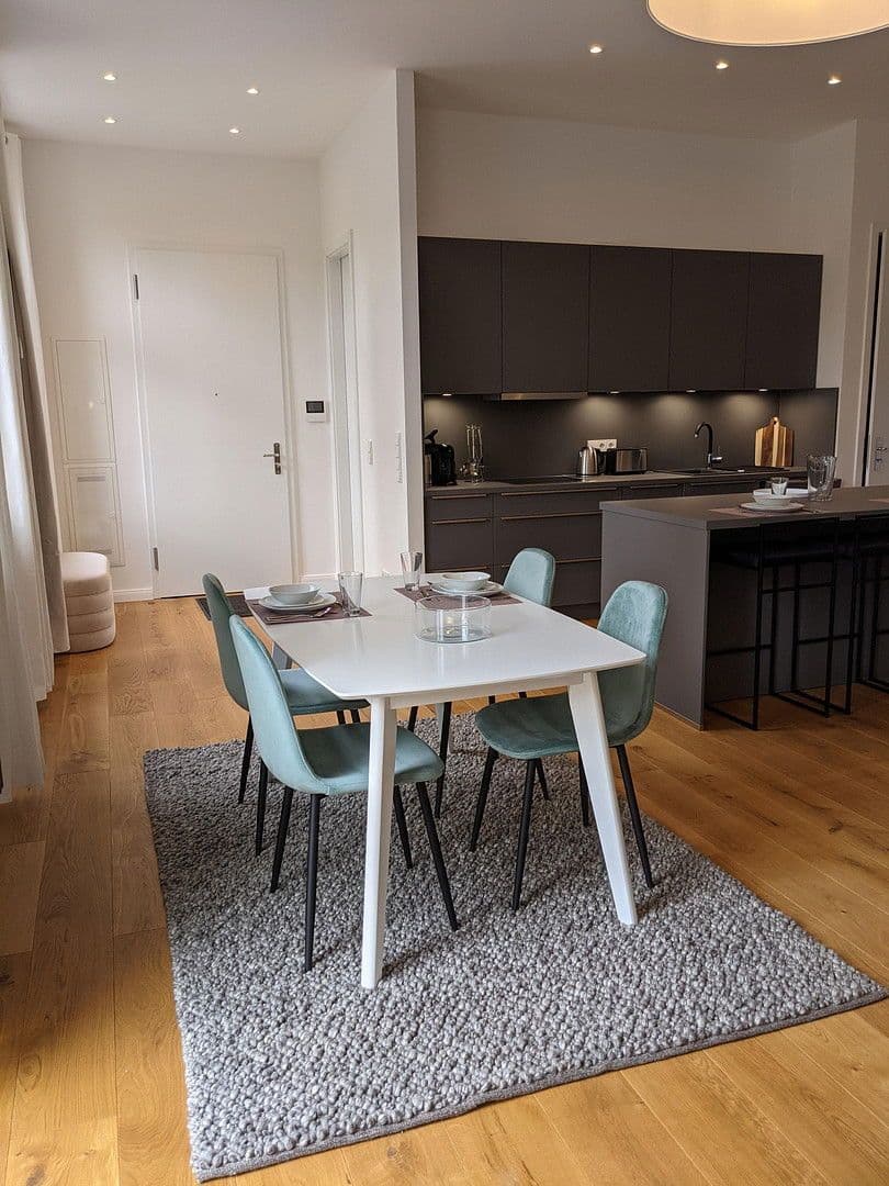 Pronájem bytu 2+1 63 m², Leydenallee 56, Berlin, Berlín Pronájem bytu 2+1 63 m², Leydenallee 56, Berlin, Berlín