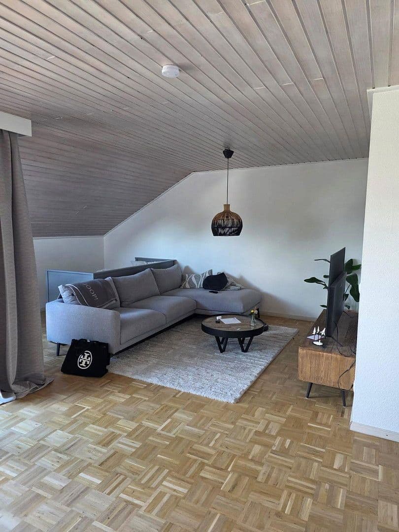 Pronájem bytu 3+1 100 m², Deidesheim, Porýní-Falc Pronájem bytu 3+1 100 m², Deidesheim, Porýní-Falc