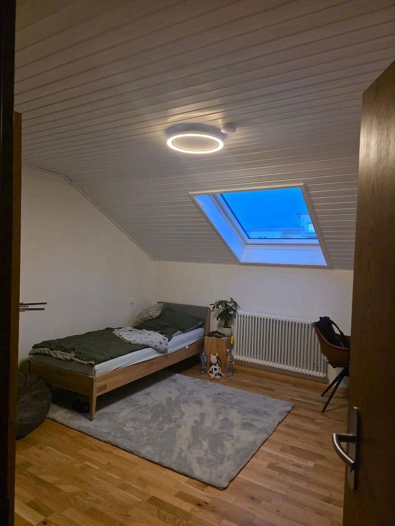 Pronájem bytu 3+1 100 m², Deidesheim, Porýní-Falc Pronájem bytu 3+1 100 m², Deidesheim, Porýní-Falc