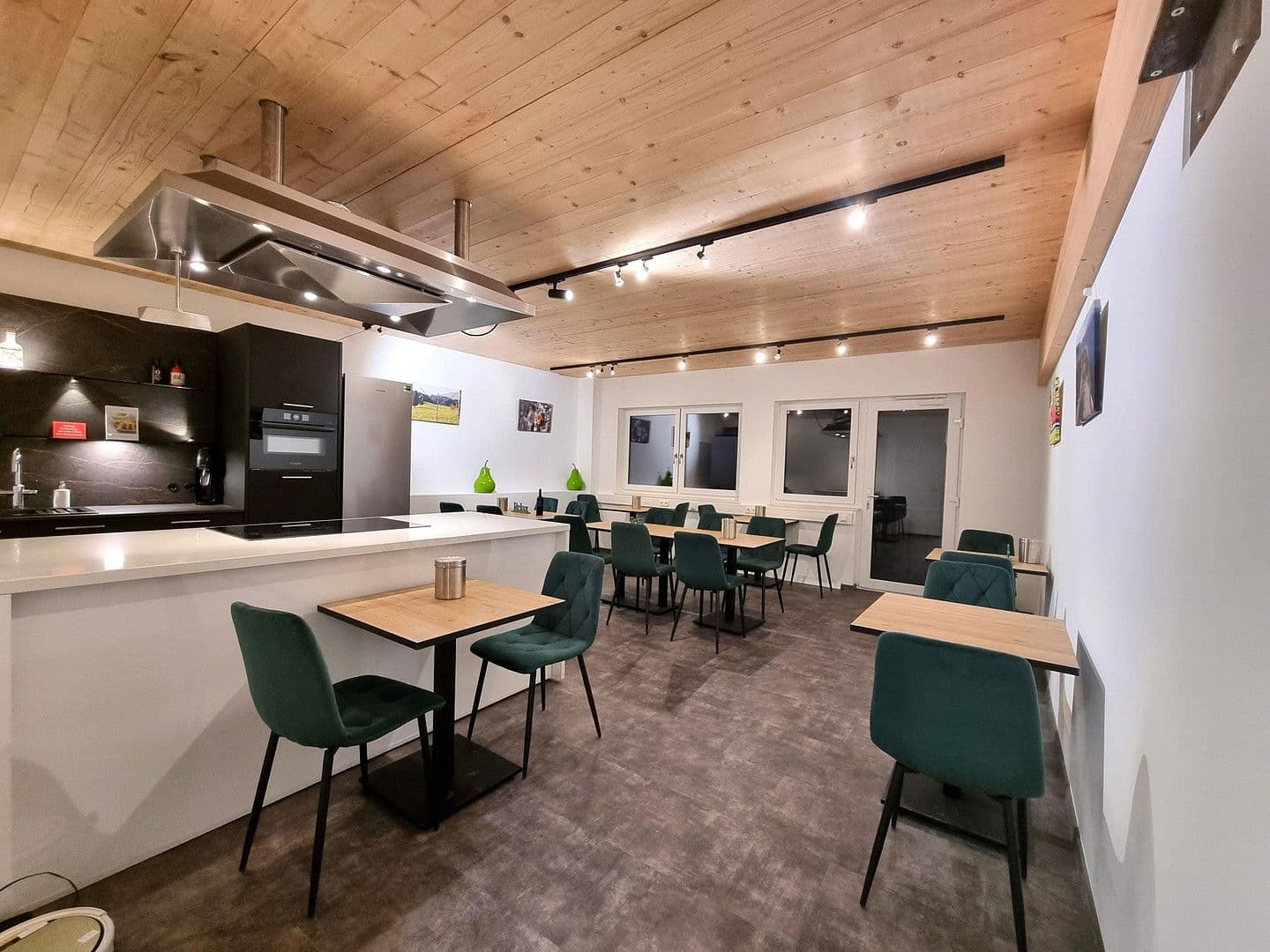 Pronájem kanceláře 400 m², Murnau am Staffelsee, Bavorsko Pronájem kanceláře 400 m², Murnau am Staffelsee, Bavorsko