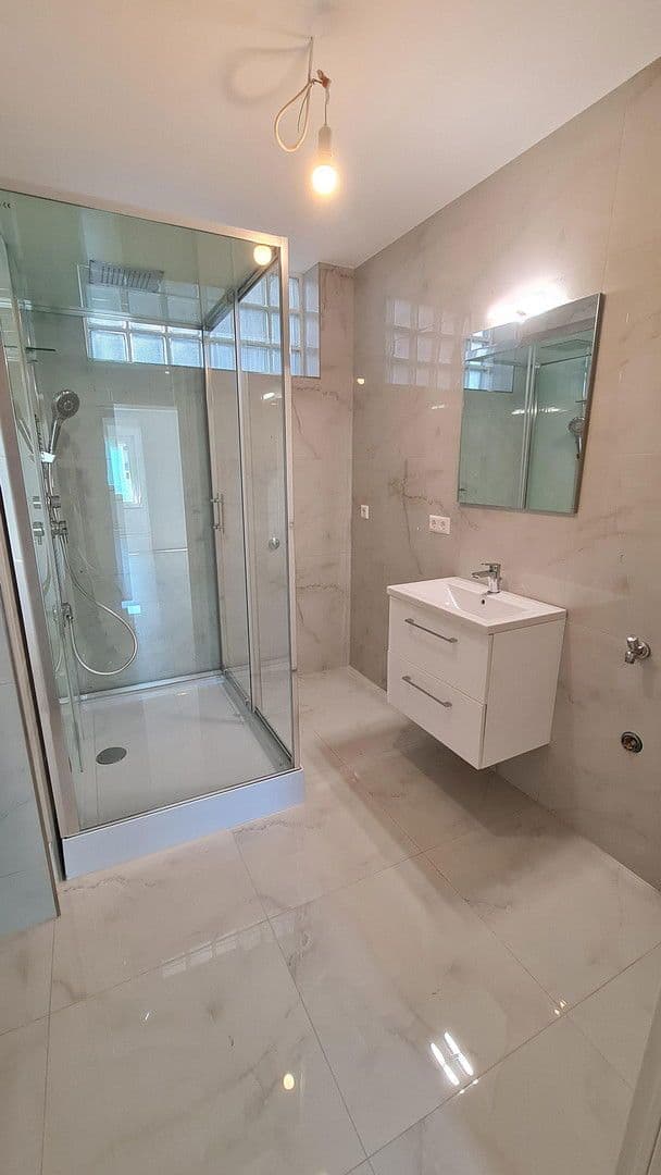 Pronájem bytu 3+1 90 m², Westliche Karl-Friedrich-Straße 150, Pforzheim, Bádensko-Württembersko Pronájem bytu 3+1 90 m², Westliche Karl-Friedrich-Straße 150, Pforzheim, Bádensko-Württembersko