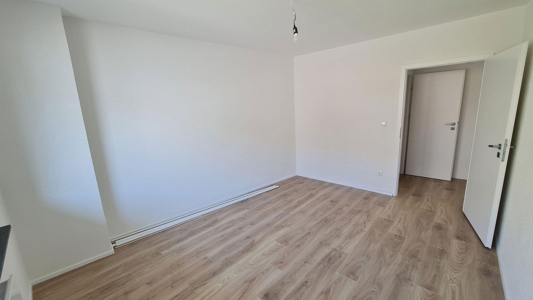 Pronájem bytu 3+1 90 m², Westliche Karl-Friedrich-Straße 150, Pforzheim, Bádensko-Württembersko Pronájem bytu 3+1 90 m², Westliche Karl-Friedrich-Straße 150, Pforzheim, Bádensko-Württembersko