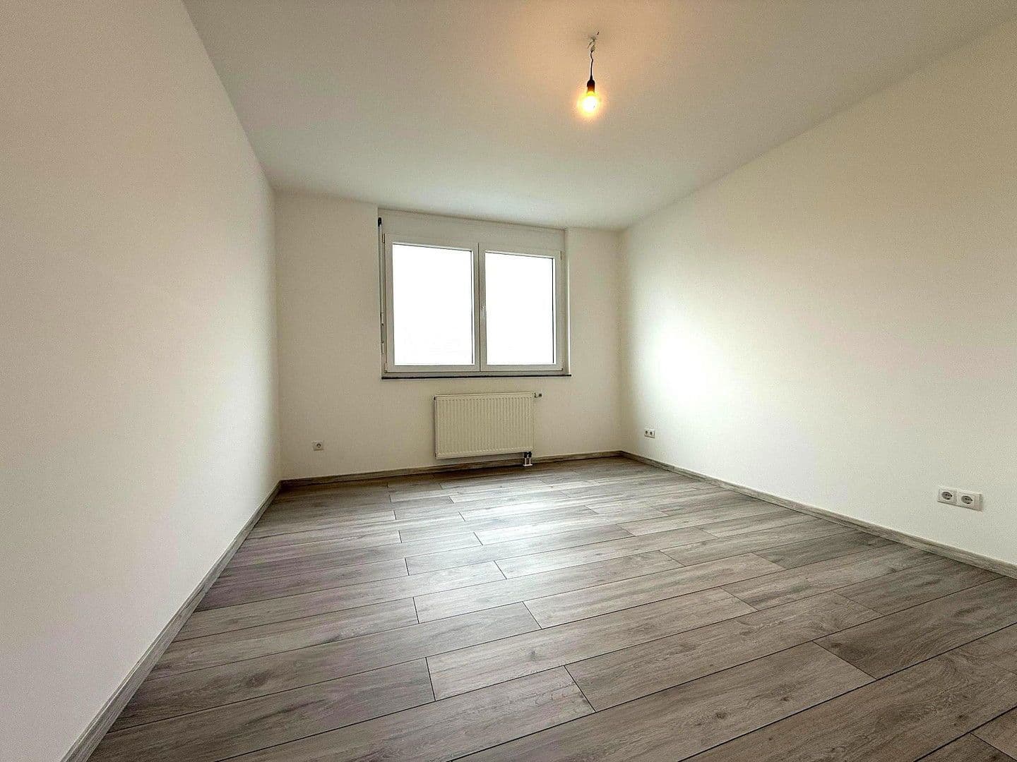 Prodej domu 137 m², pozemek 200 m², Am Weiher 26, Weingarten (Pfalz), Porýní-Falc Prodej domu 137 m², pozemek 200 m², Am Weiher 26, Weingarten (Pfalz), Porýní-Falc