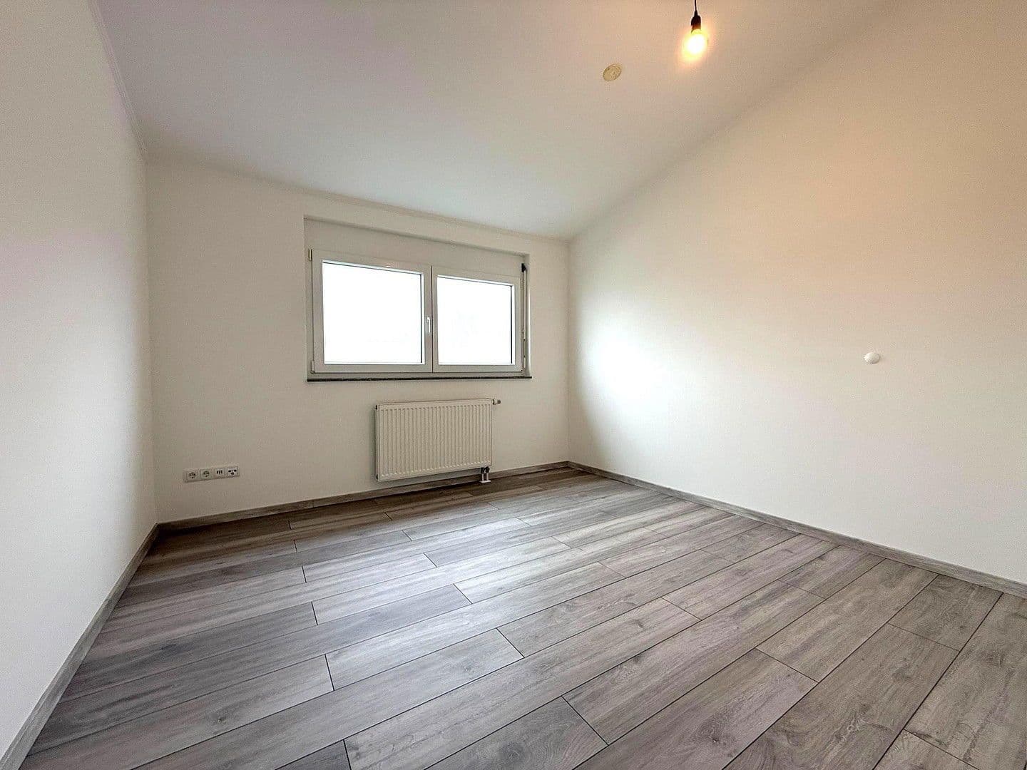 Prodej domu 137 m², pozemek 200 m², Am Weiher 26, Weingarten (Pfalz), Porýní-Falc Prodej domu 137 m², pozemek 200 m², Am Weiher 26, Weingarten (Pfalz), Porýní-Falc