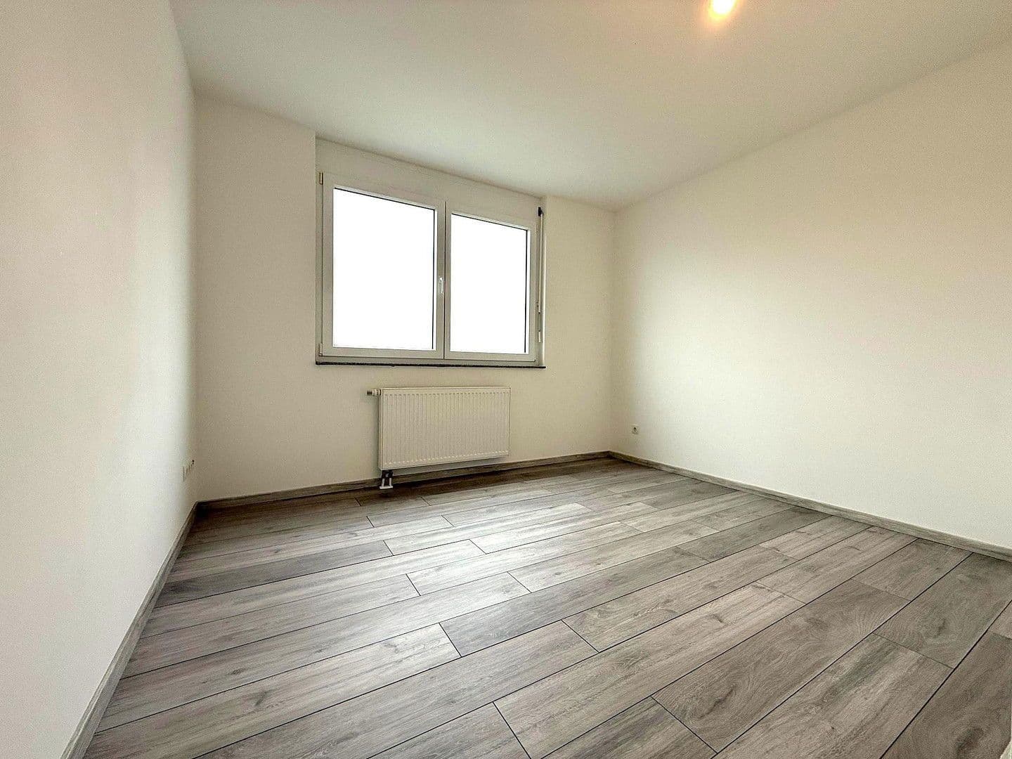 Prodej domu 137 m², pozemek 200 m², Am Weiher 26, Weingarten (Pfalz), Porýní-Falc Prodej domu 137 m², pozemek 200 m², Am Weiher 26, Weingarten (Pfalz), Porýní-Falc