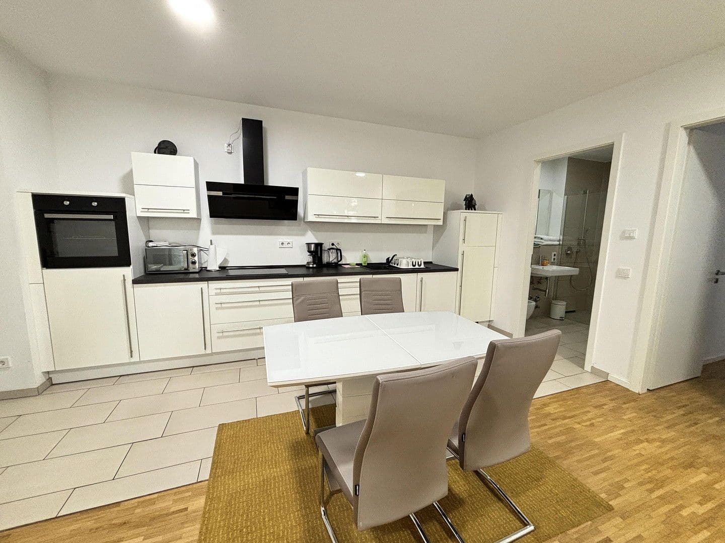 Pronájem bytu 2+1 54 m², Lahnstr. 37b, Frankfurt, Hessen Pronájem bytu 2+1 54 m², Lahnstr. 37b, Frankfurt, Hessen