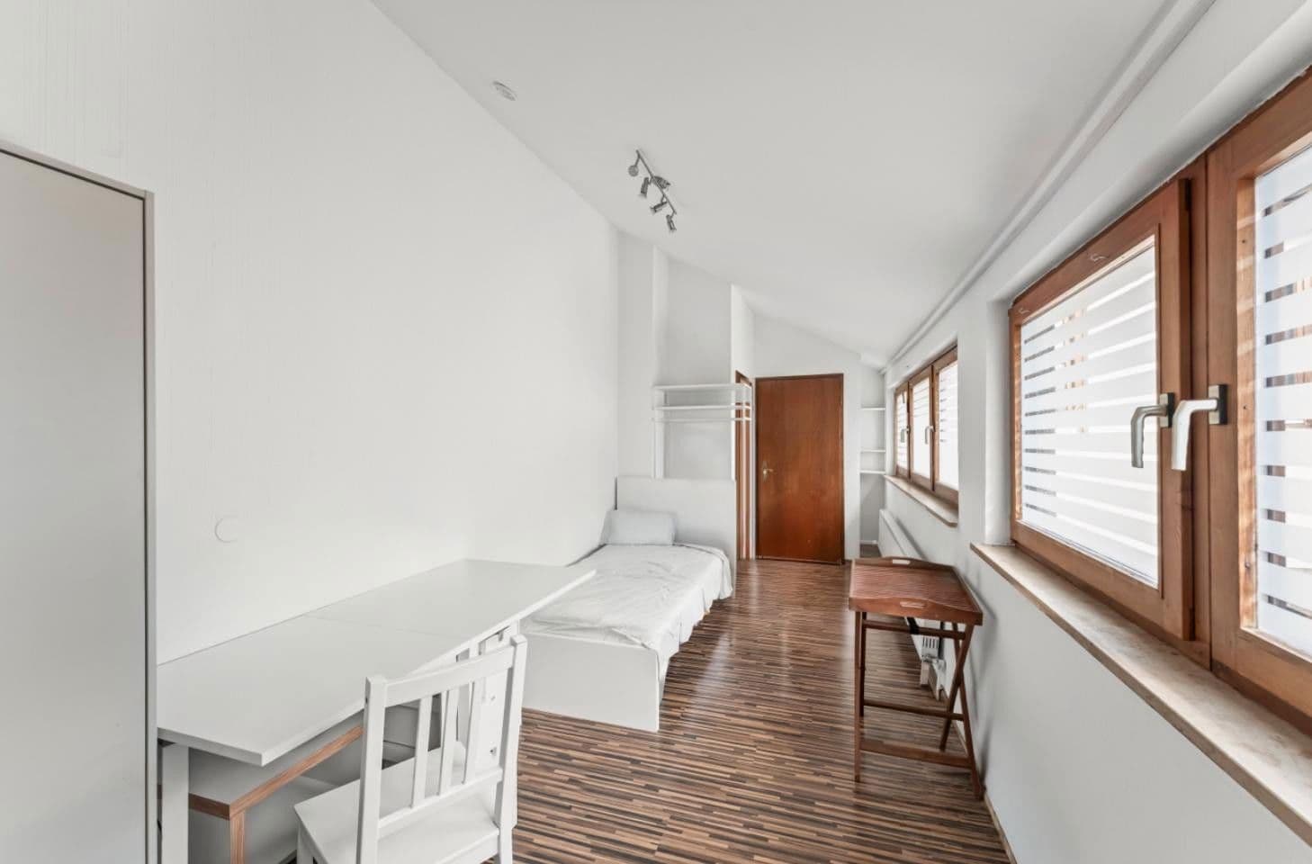 Prodej domu 275 m², pozemek 481 m², Erlangen, Bavorsko Prodej domu 275 m², pozemek 481 m², Erlangen, Bavorsko