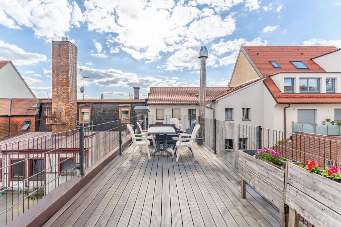 Prodej domu 275 m², pozemek 481 m², Erlangen, Bavorsko Prodej domu 275 m², pozemek 481 m², Erlangen, Bavorsko