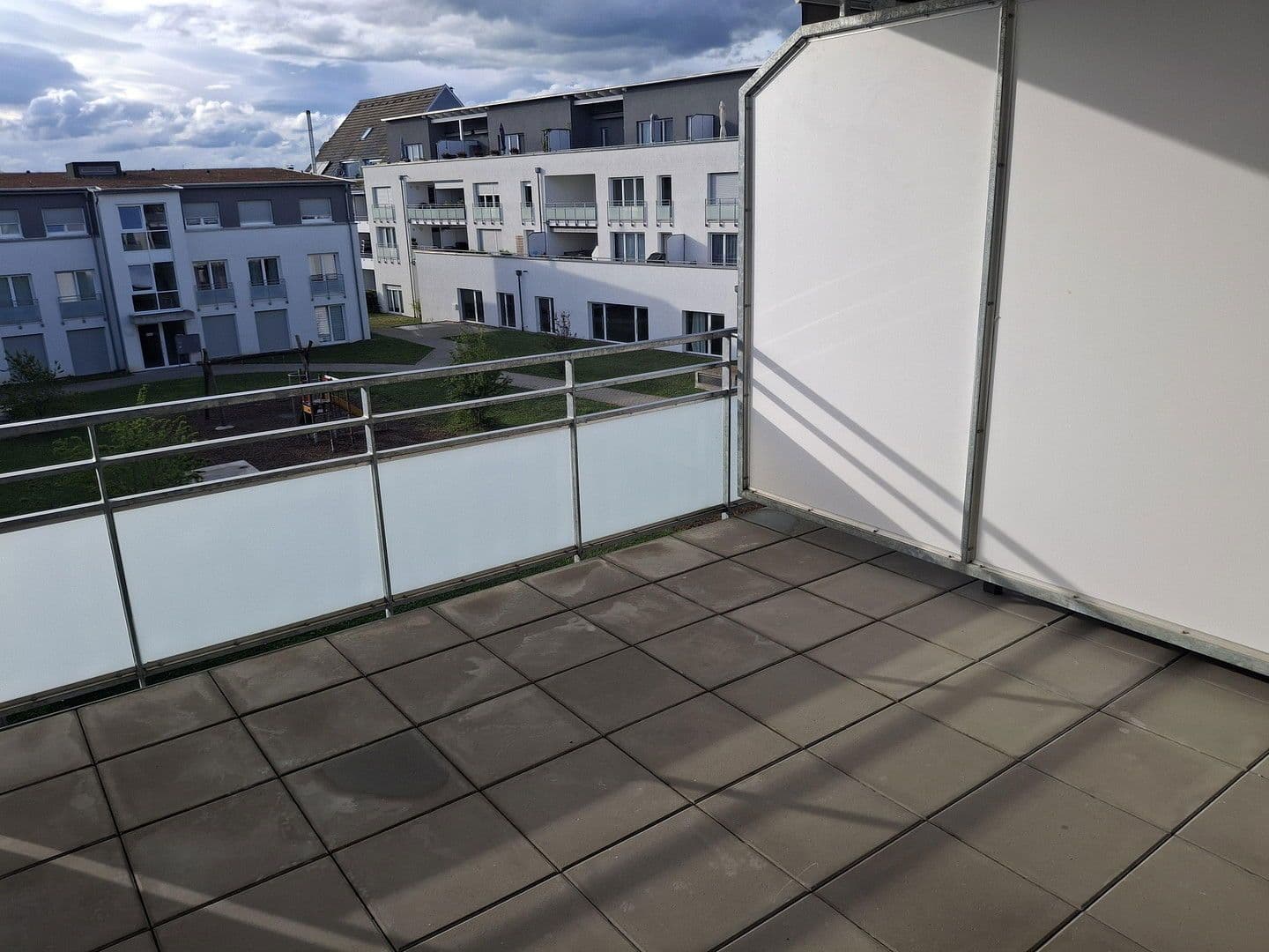 Pronájem bytu 3+1 86 m², Pommernstr 2B, Neuenburg am Rhein, Bádensko-Württembersko Pronájem bytu 3+1 86 m², Pommernstr 2B, Neuenburg am Rhein, Bádensko-Württembersko