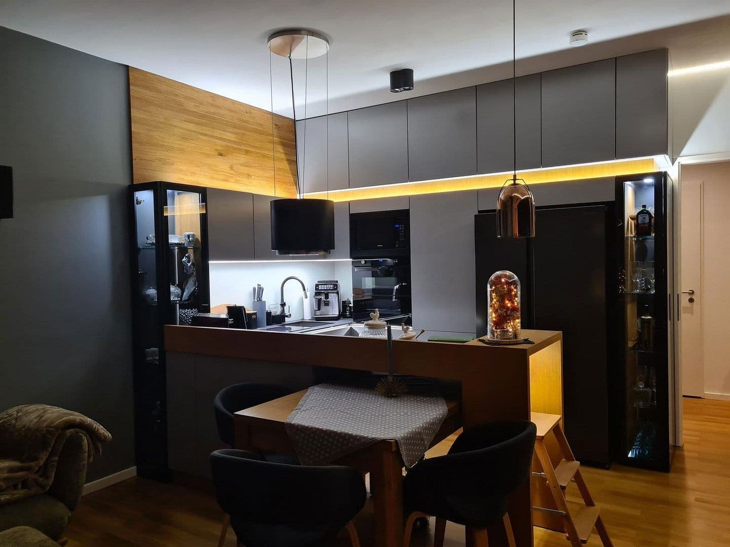 Pronájem bytu 2+1 60 m², Relingstr 42, Berlin, Berlín Pronájem bytu 2+1 60 m², Relingstr 42, Berlin, Berlín