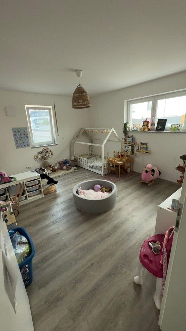 Pronájem bytu 3+kk 117 m², Schrobenhausener Str. 32, Ingolstadt, Bavorsko Pronájem bytu 3+kk 117 m², Schrobenhausener Str. 32, Ingolstadt, Bavorsko