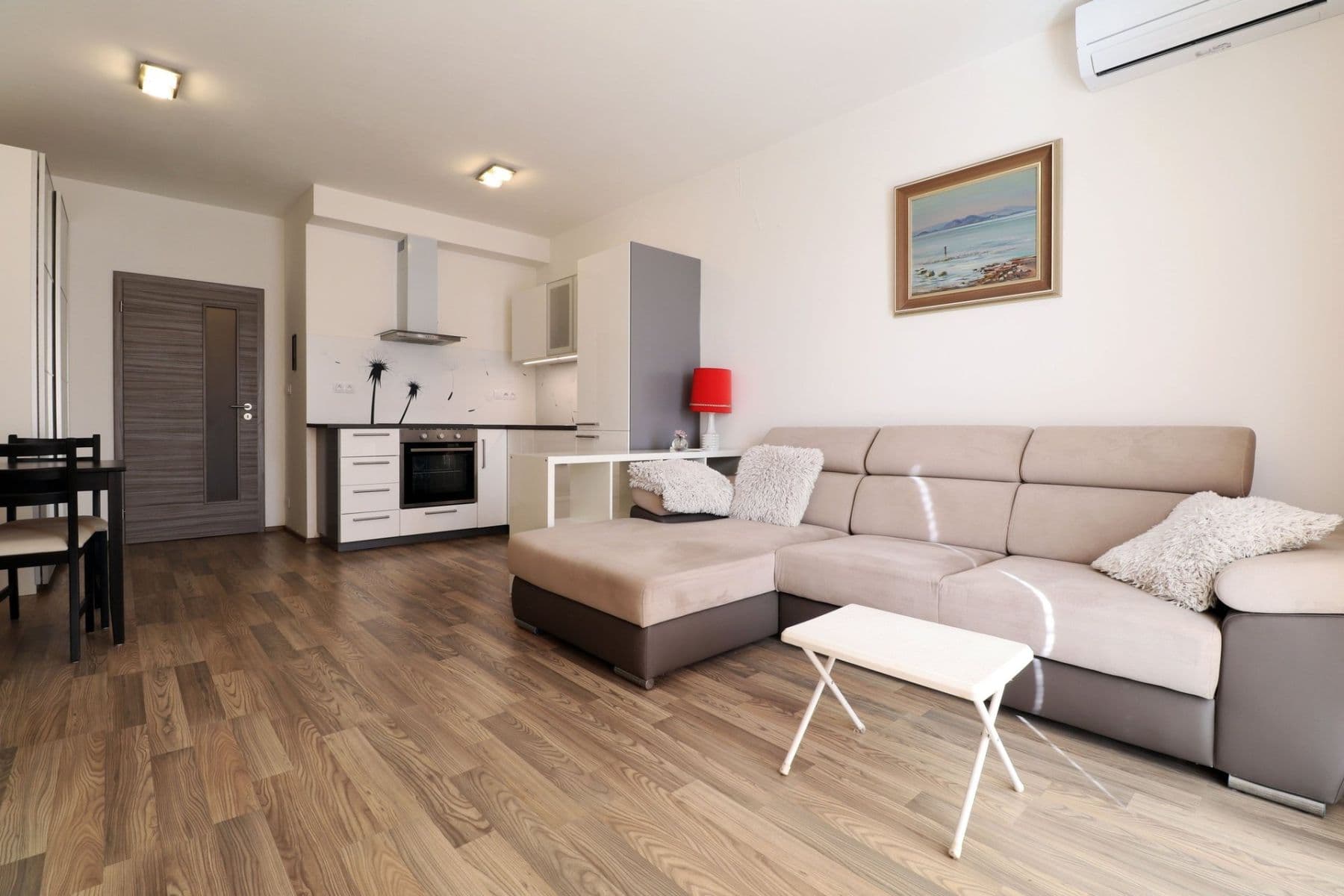 Pronájem bytu 1+kk 35 m², Hlučkova, Praha, Praha Pronájem bytu 1+kk 35 m², Hlučkova, Praha, Praha