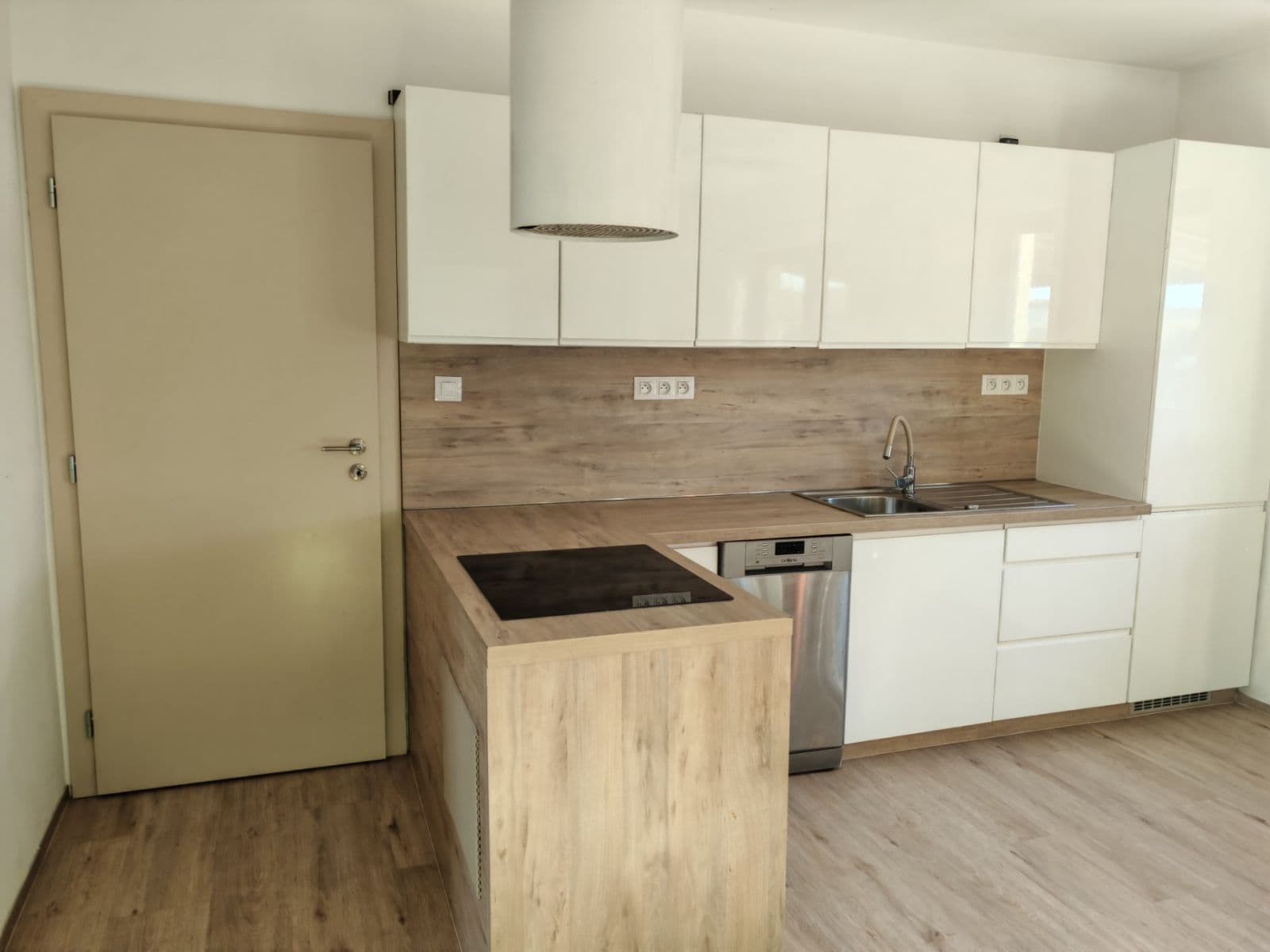 Pronájem bytu 2+kk 50 m², Březina, Jihomoravský kraj Pronájem bytu 2+kk 50 m², Březina, Jihomoravský kraj