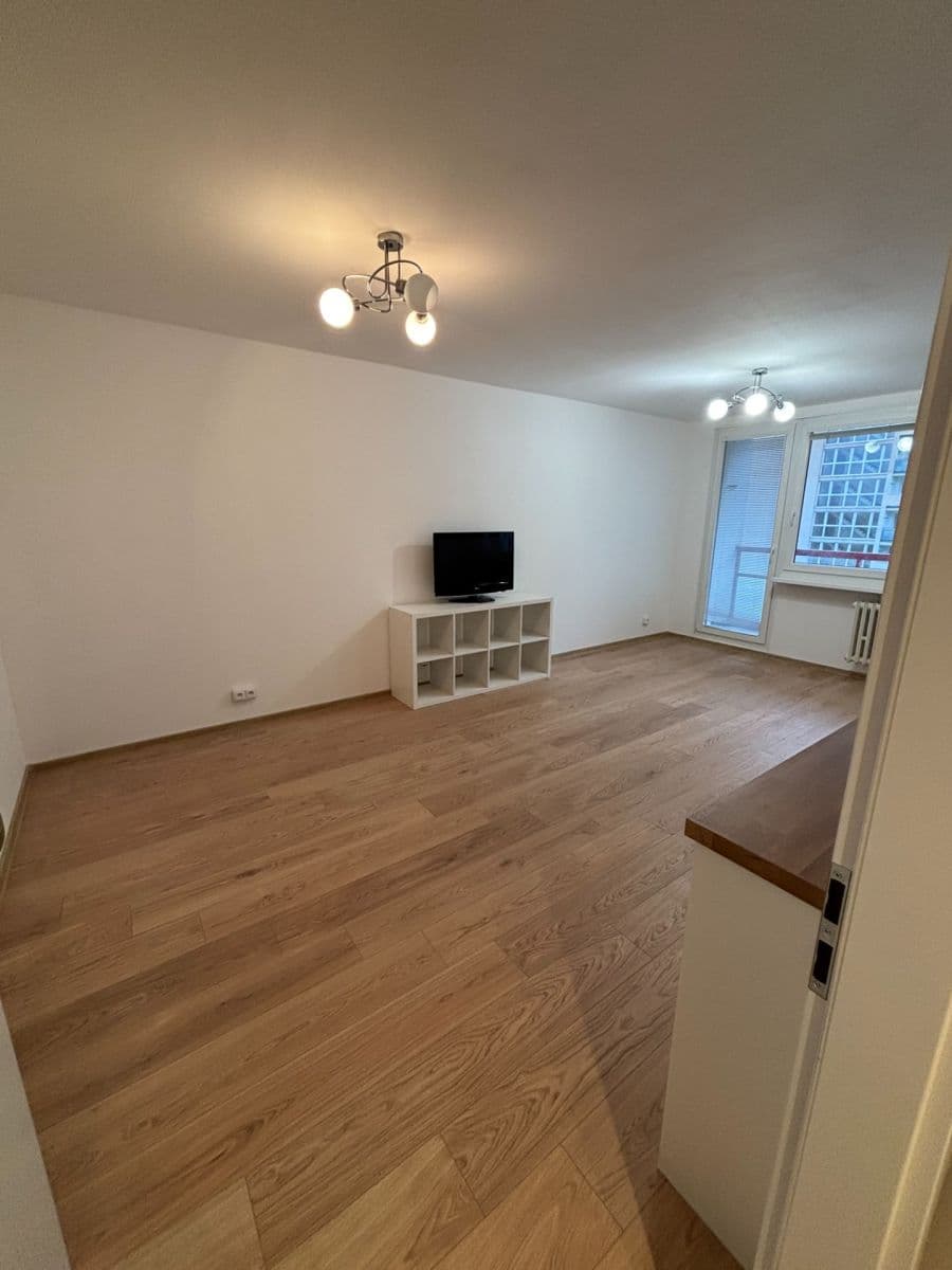 Pronájem bytu 1+1 34 m², Taškentská, Praha, Praha Pronájem bytu 1+1 34 m², Taškentská, Praha, Praha