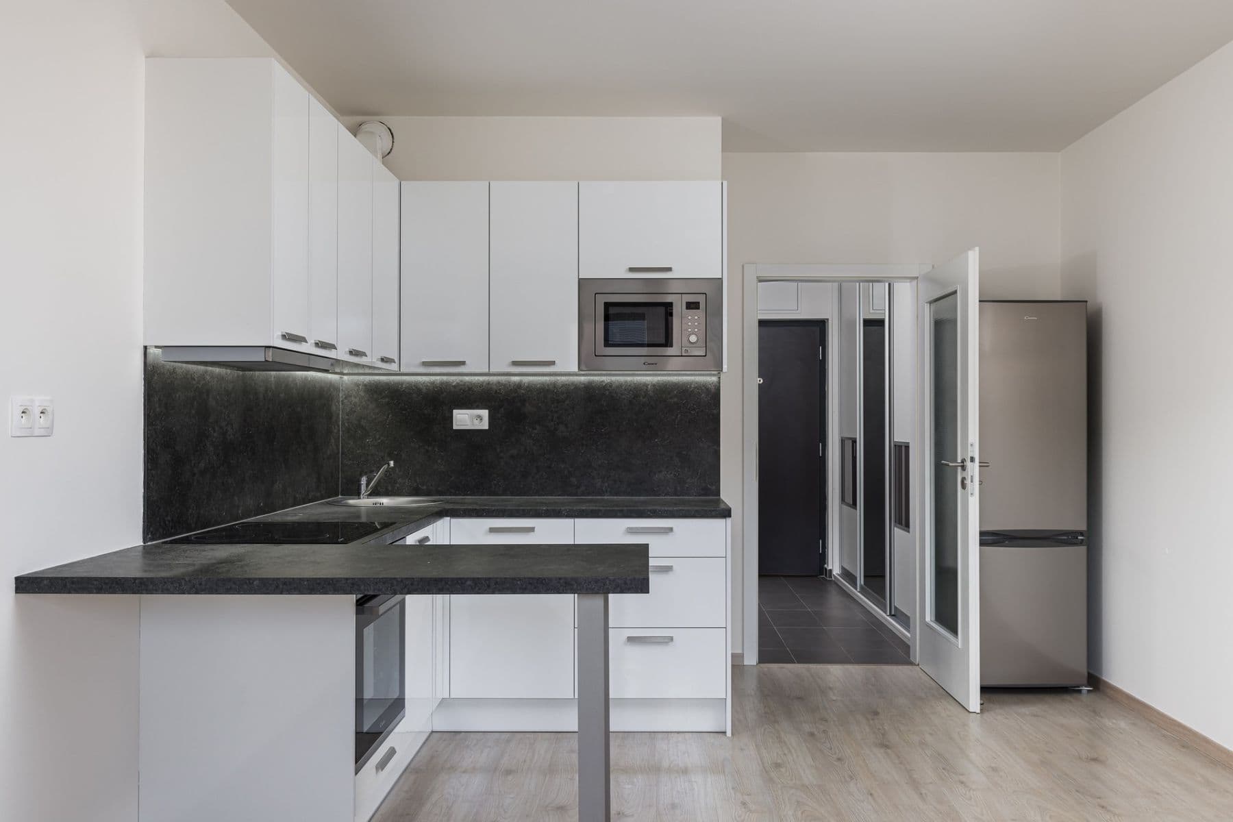 Pronájem bytu 1+kk 31 m², Škrábkových, Praha, Praha Pronájem bytu 1+kk 31 m², Škrábkových, Praha, Praha