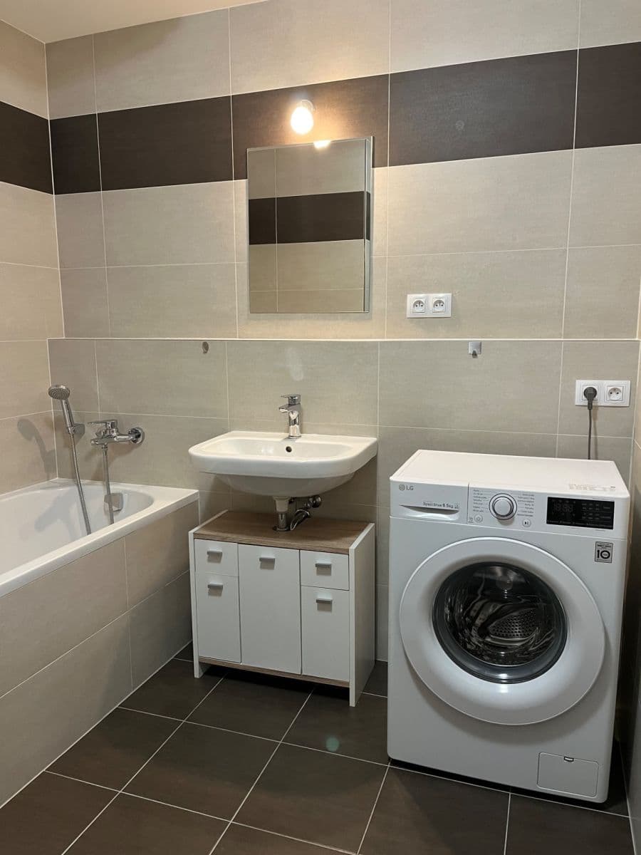 Pronájem bytu 1+kk 39 m², Olgy Havlové, Praha, Praha Pronájem bytu 1+kk 39 m², Olgy Havlové, Praha, Praha