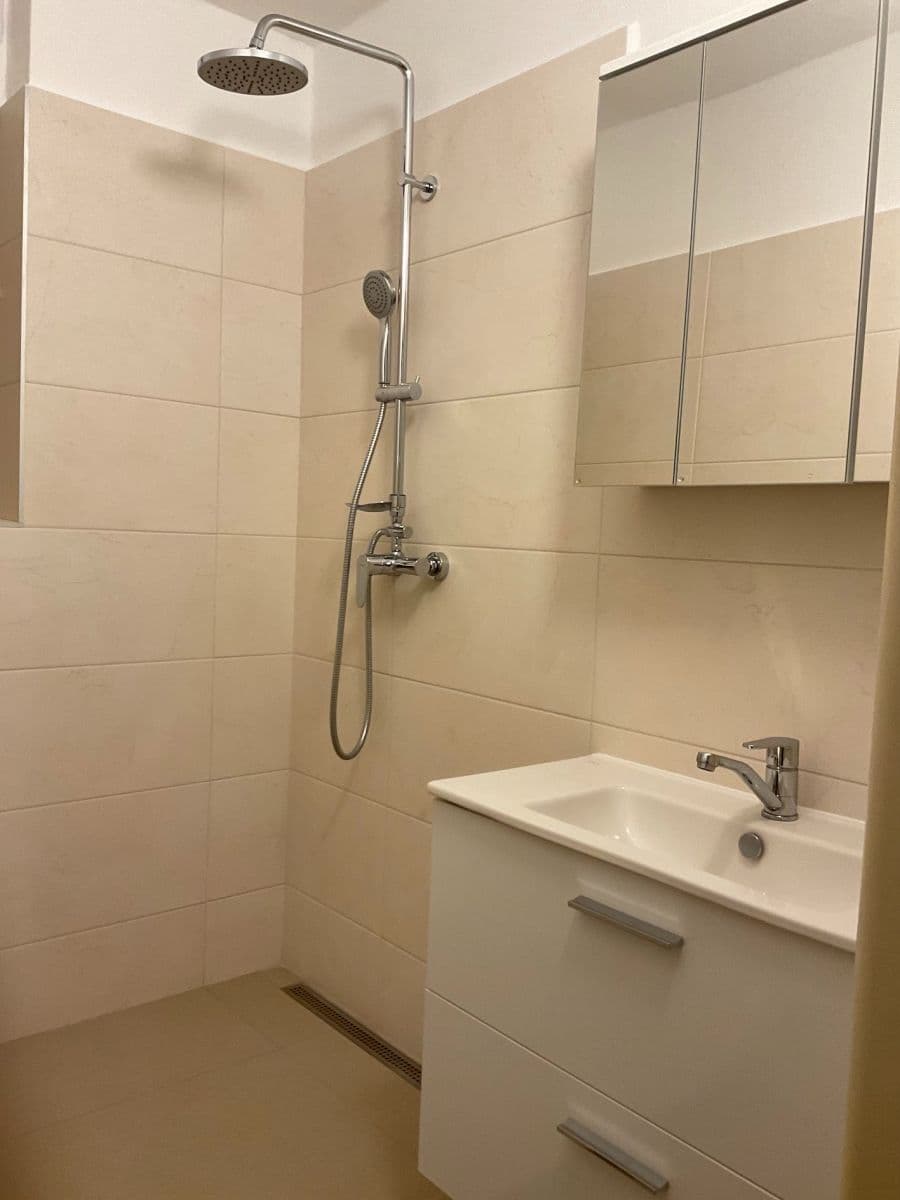 Pronájem bytu 3+1 84 m², Jilemnického, Pardubice, Pardubický kraj Pronájem bytu 3+1 84 m², Jilemnického, Pardubice, Pardubický kraj