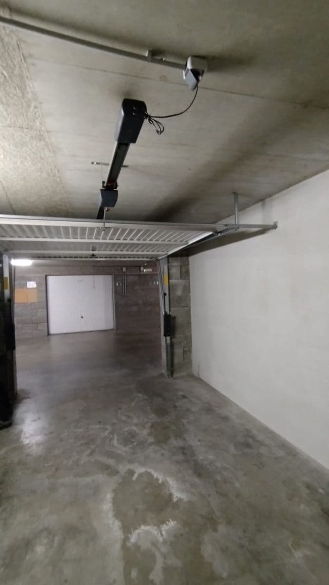 Pronájem garáže 17 m², Žarošická, Brno, Jihomoravský kraj Pronájem garáže 17 m², Žarošická, Brno, Jihomoravský kraj
