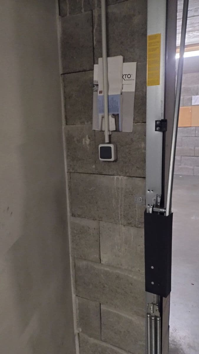 Pronájem garáže 17 m², Žarošická, Brno, Jihomoravský kraj Pronájem garáže 17 m², Žarošická, Brno, Jihomoravský kraj