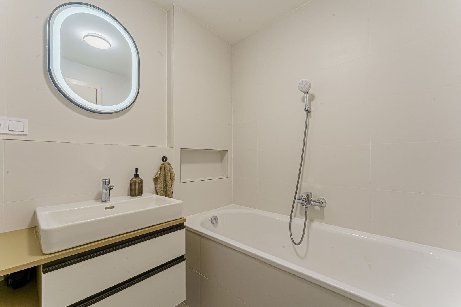 Pronájem bytu 2+kk 59 m², U Komína, Praha, Praha Pronájem bytu 2+kk 59 m², U Komína, Praha, Praha