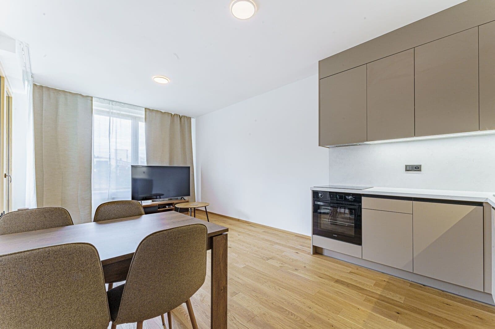 Pronájem bytu 2+kk 59 m², U Komína, Praha, Praha Pronájem bytu 2+kk 59 m², U Komína, Praha, Praha