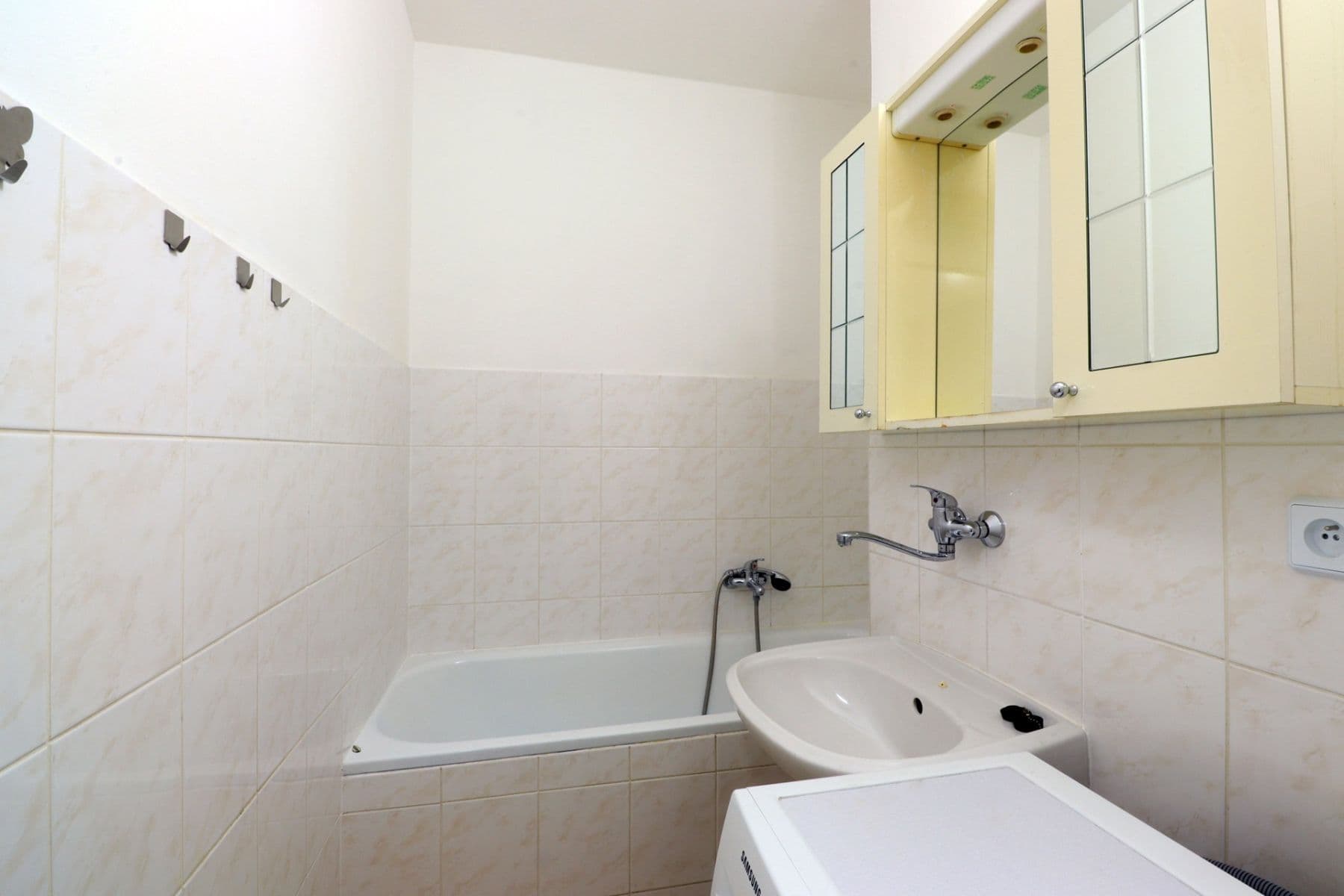 Pronájem bytu 2+1 62 m², Armádní, Milovice, Středočeský kraj Pronájem bytu 2+1 62 m², Armádní, Milovice, Středočeský kraj