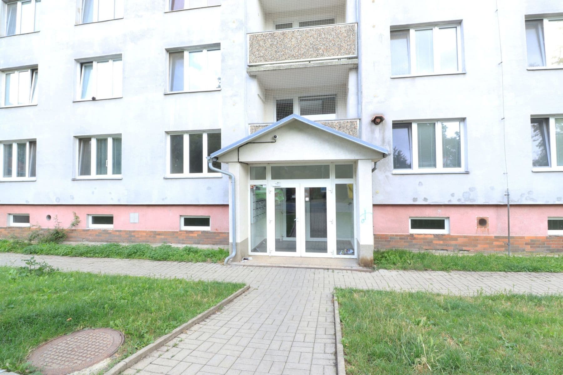 Pronájem bytu 2+1 62 m², Armádní, Milovice, Středočeský kraj Pronájem bytu 2+1 62 m², Armádní, Milovice, Středočeský kraj