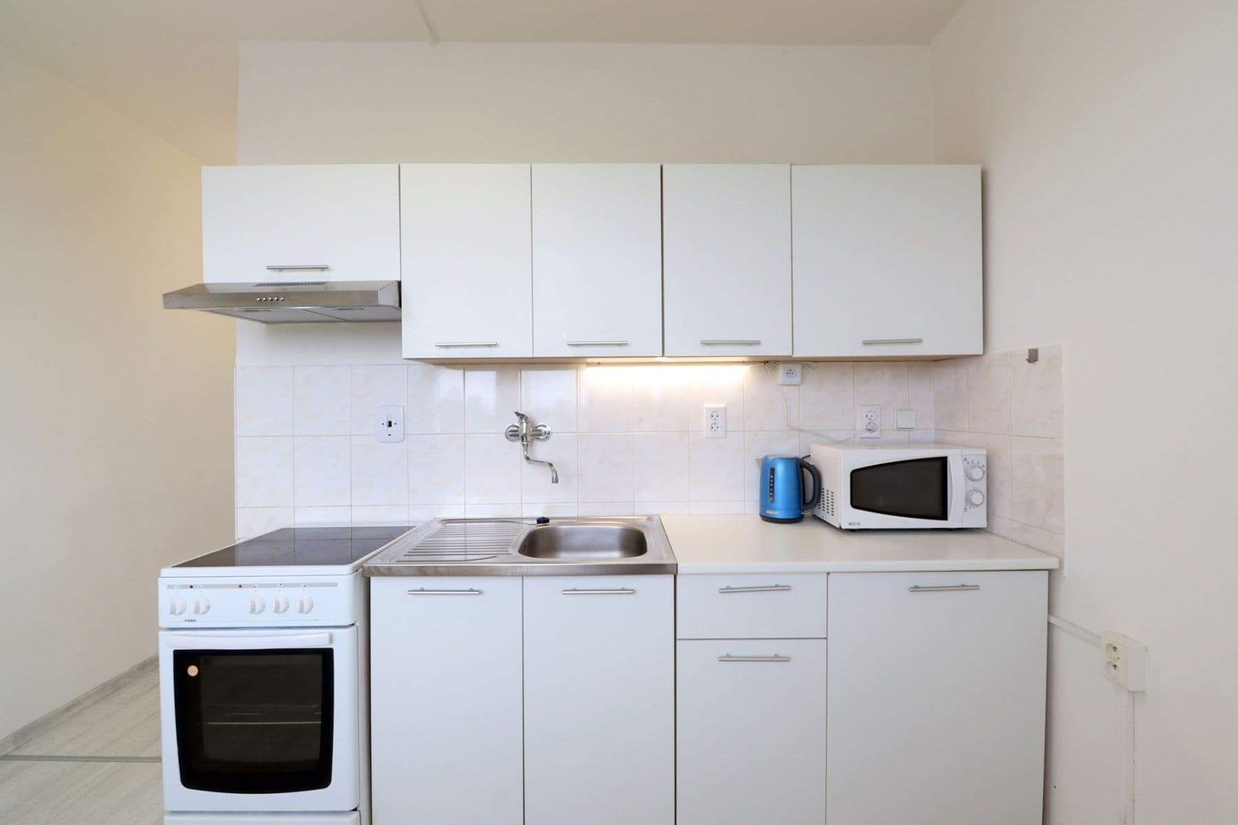 Pronájem bytu 2+1 62 m², Armádní, Milovice, Středočeský kraj Pronájem bytu 2+1 62 m², Armádní, Milovice, Středočeský kraj