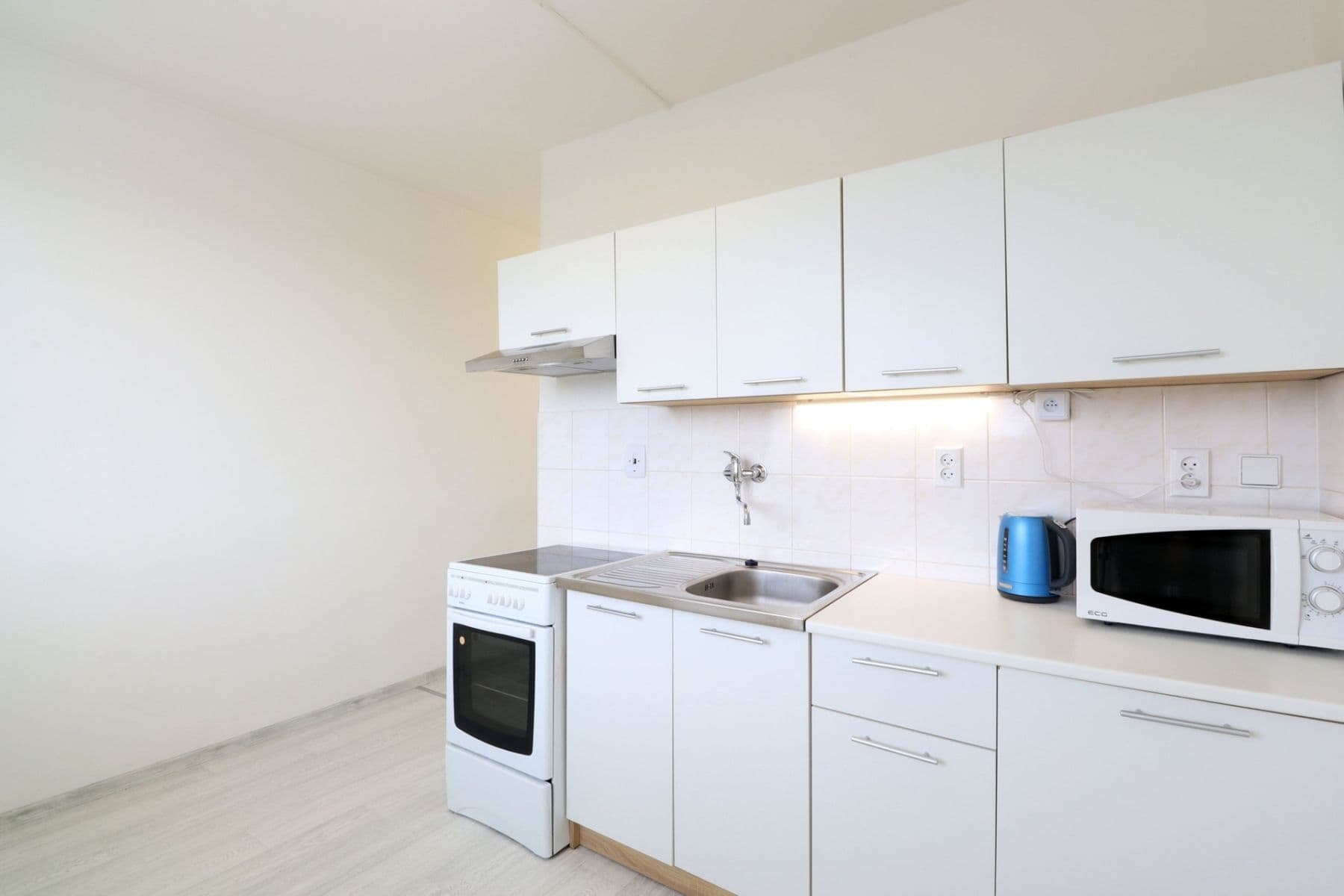 Pronájem bytu 2+1 62 m², Armádní, Milovice, Středočeský kraj Pronájem bytu 2+1 62 m², Armádní, Milovice, Středočeský kraj