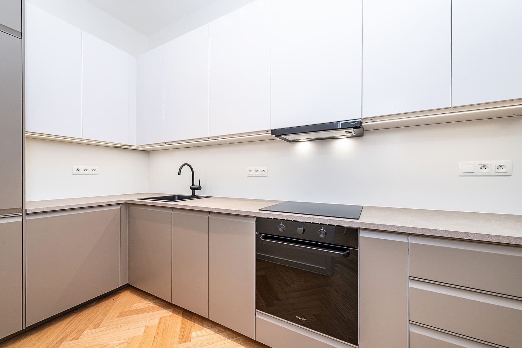 Prodej bytu 4+kk 95 m², Na Maninách, Praha, Praha Prodej bytu 4+kk 95 m², Na Maninách, Praha, Praha