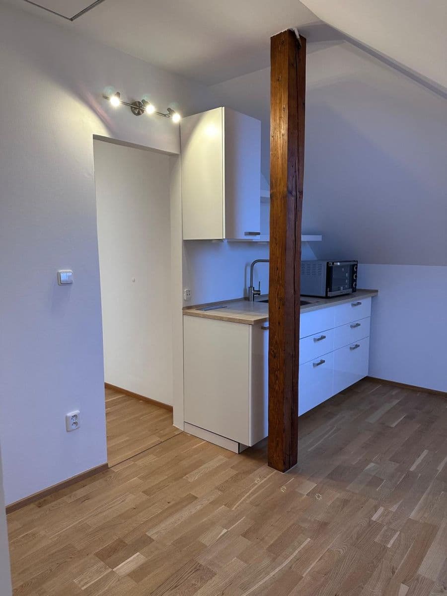 Pronájem bytu 1+1 50 m², Okružní, Praha, Praha Pronájem bytu 1+1 50 m², Okružní, Praha, Praha