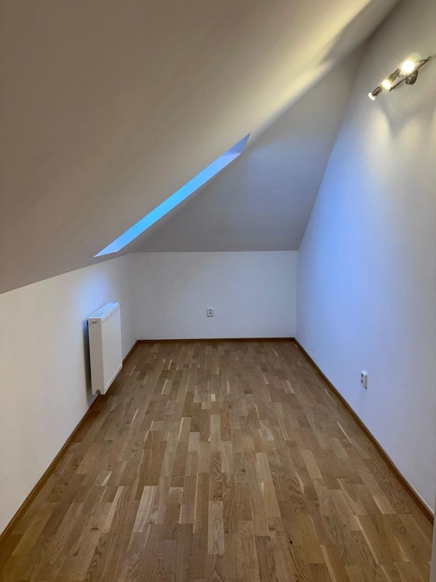 Pronájem bytu 1+1 50 m², Okružní, Praha, Praha Pronájem bytu 1+1 50 m², Okružní, Praha, Praha