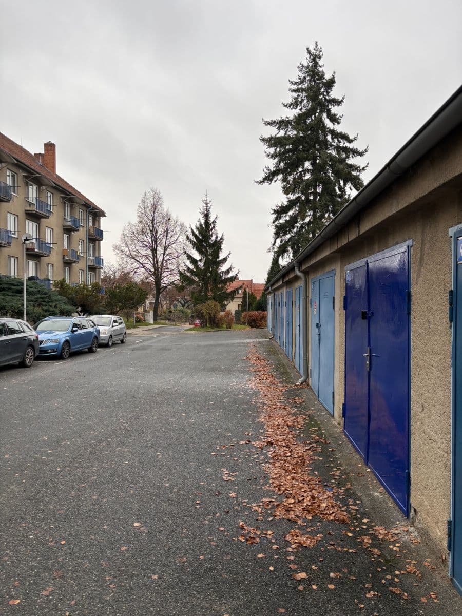 Pronájem garáže 18 m², Brněnská, Šlapanice, Jihomoravský kraj Pronájem garáže 18 m², Brněnská, Šlapanice, Jihomoravský kraj