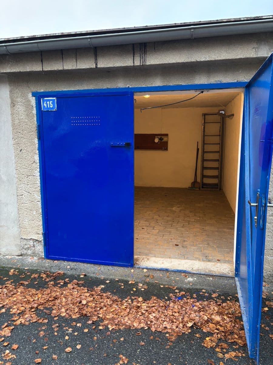 Pronájem garáže 18 m², Brněnská, Šlapanice, Jihomoravský kraj Pronájem garáže 18 m², Brněnská, Šlapanice, Jihomoravský kraj